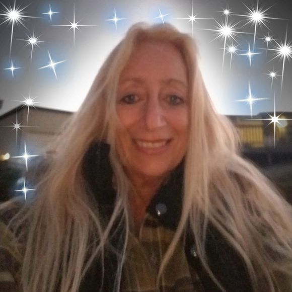 Meet your Posher, Cyndi - Picture 1 of 1